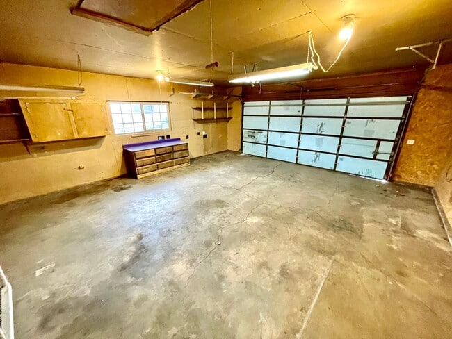 Building Photo - 3 Bedroom, 2 bath home in Sunset Village