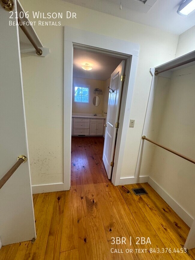 Building Photo - 2106 Wilson Dr