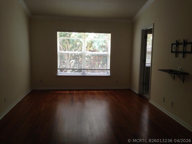 Building Photo - 9680 Lago Dr
