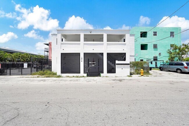 Building Photo - 1814 NW 2nd Ct