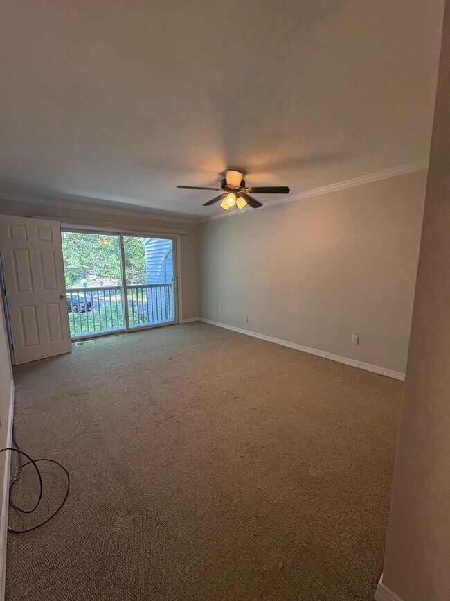 Building Photo - 221 Springmeadow Dr
