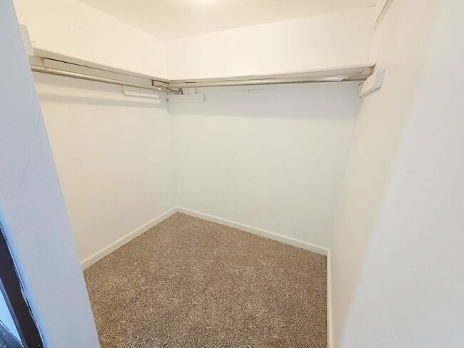 Building Photo - 614 Douglas Ave