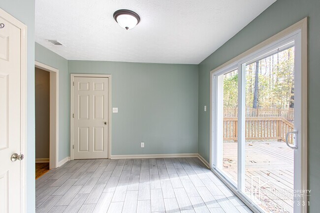 Building Photo - 4979 Paris Ave