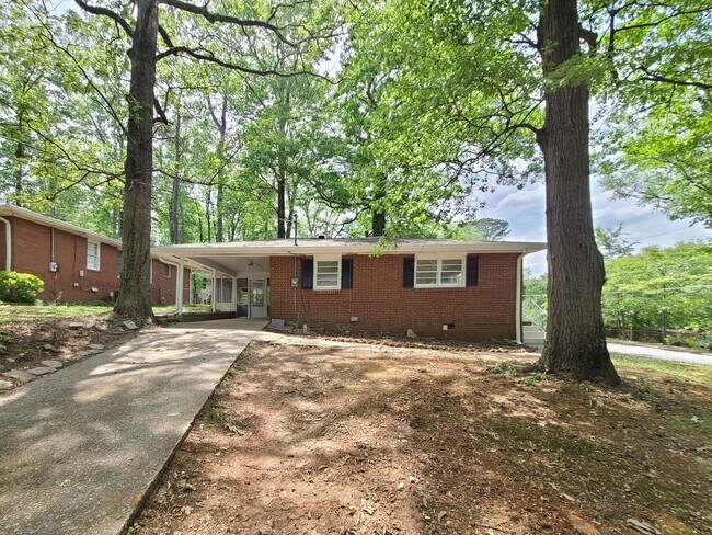Building Photo - Cutest Bungalow in the Heart of Hapeville 3 bed/2 bath