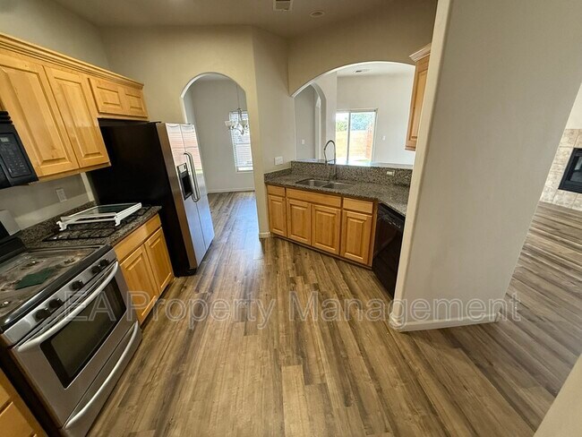 Building Photo - 927 Tieran Ct NE