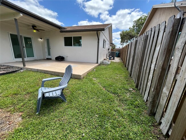 Building Photo - 11751 SW 52nd Ct