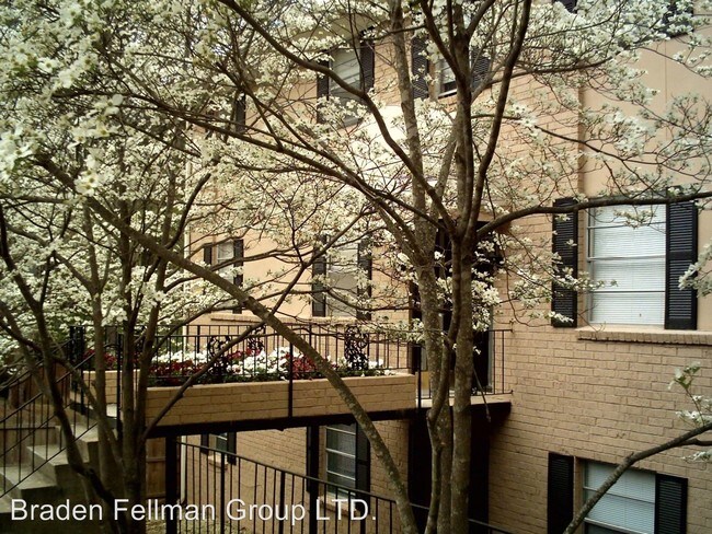 Building Photo - 2 br, 1 bath Apartment - 351 Hillcrest Avenue