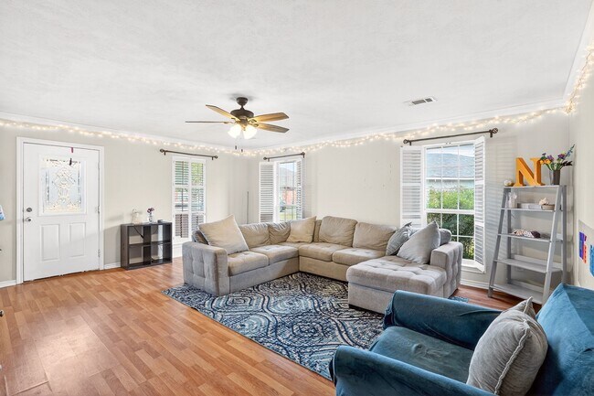 Building Photo - 1308 Roanoke Ct