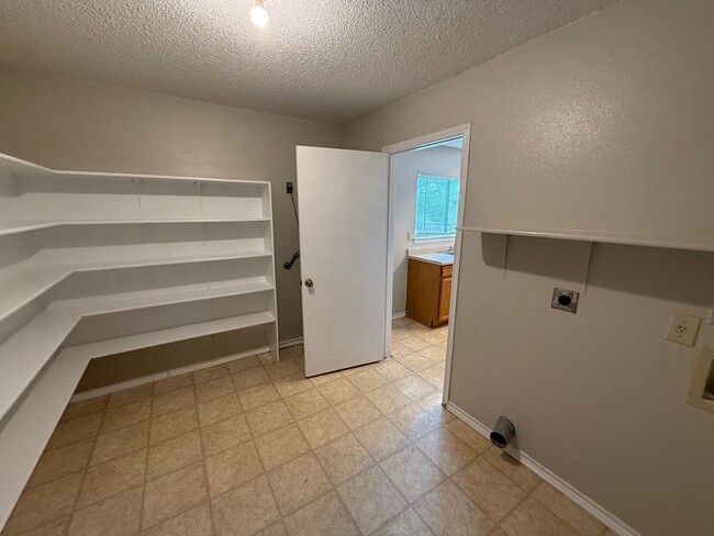 Building Photo - 10735 Juniper Pass