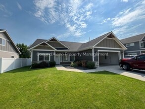 Building Photo - 3 bed, 2 bath home in Post Falls