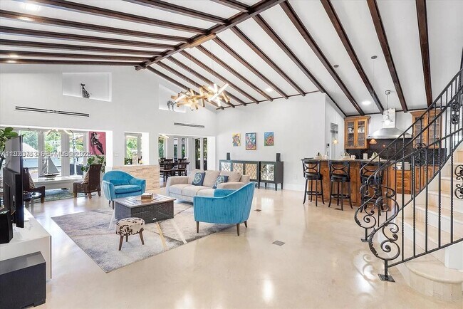 Building Photo - 800 SW 12th Ave