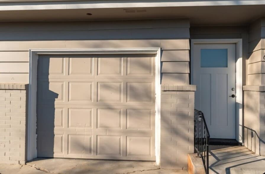 Building Photo - 604 W Crest Dr