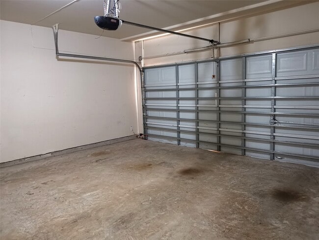 Building Photo - 2302 Waterford Park St