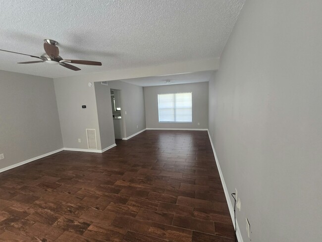 Building Photo - 4901 Dewey Rose Ct