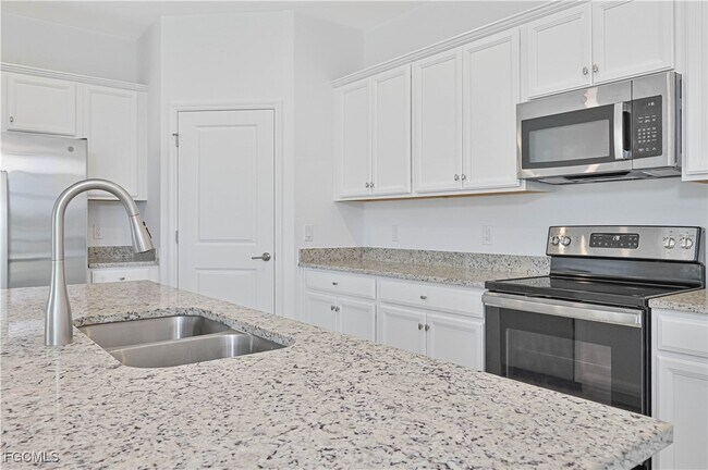 Building Photo - 14636 Palamos Cir