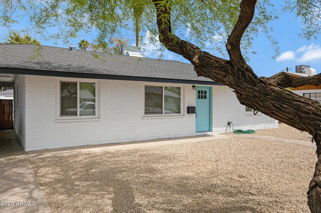 Building Photo - 536 W 18th St