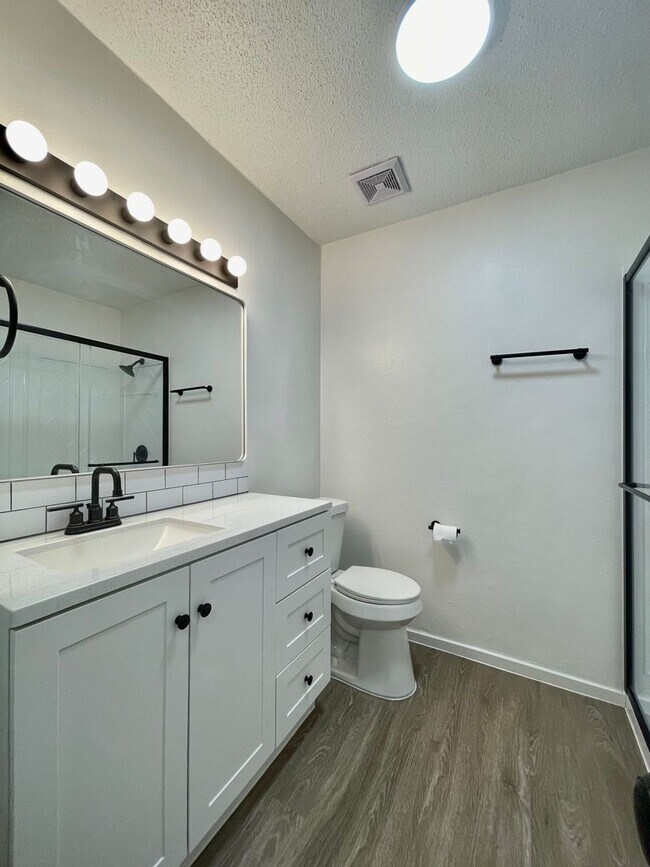 Building Photo - 1114/1116 Hazelton