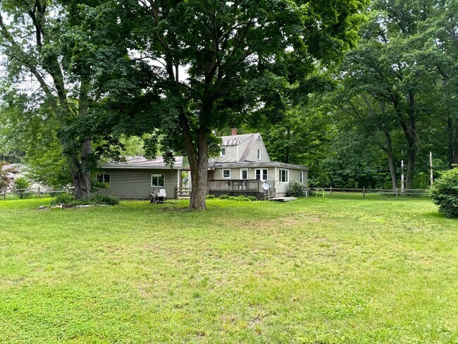 Building Photo - 144 Waukazoo Dr