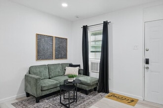 Building Photo - 2336 Minnie St