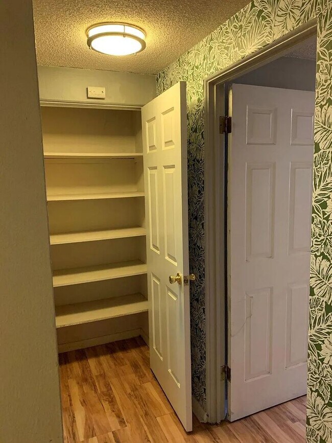 Building Photo - LOCATION LOCATION! Exceptional opportunity to rent a residence in a prime location in Governors P...