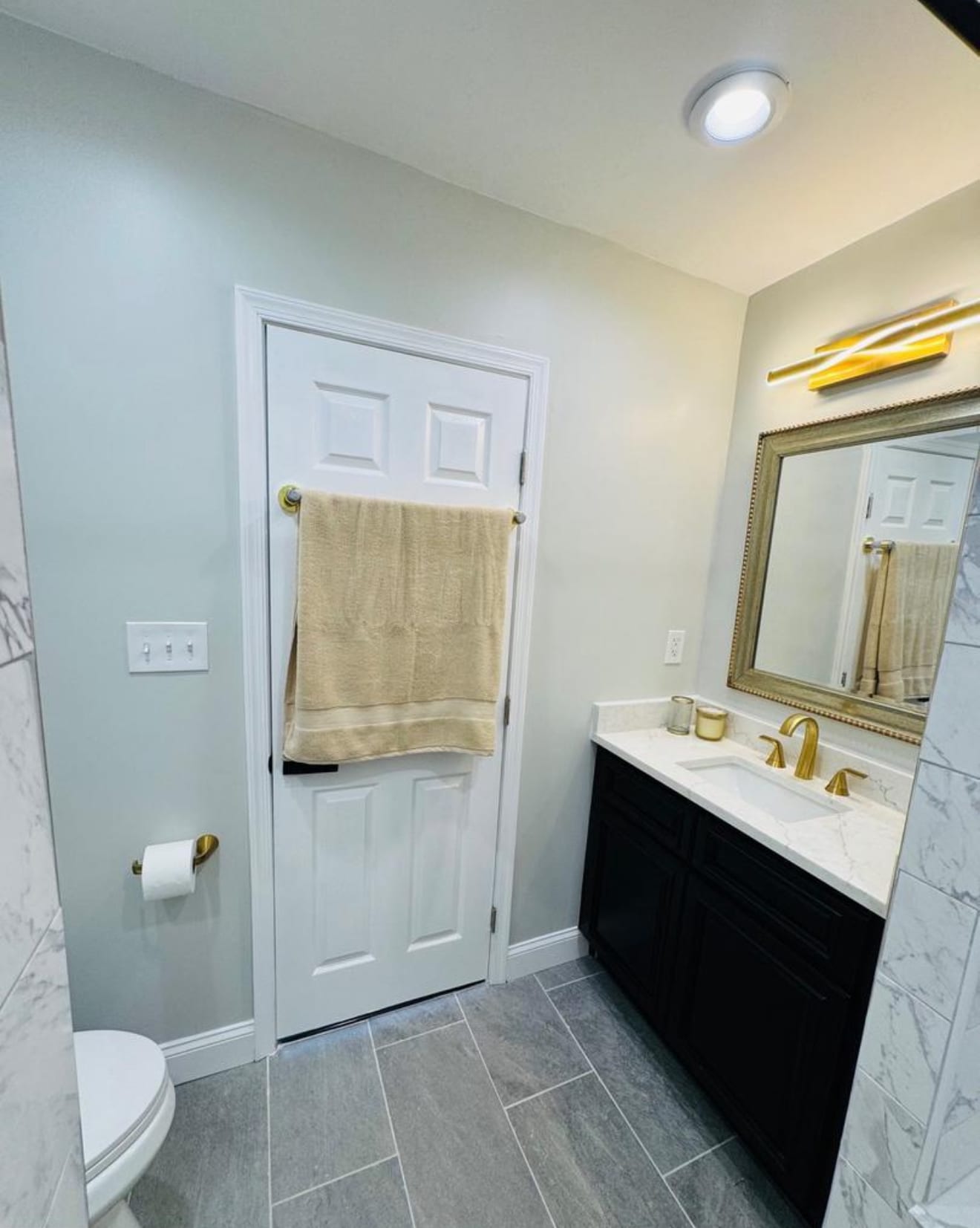 Master bedroom bathroom - 1402 W Saratoga St