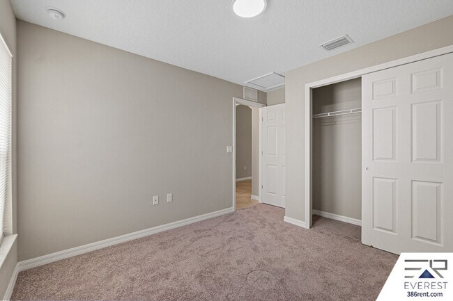 Building Photo - 3 Slumber Path