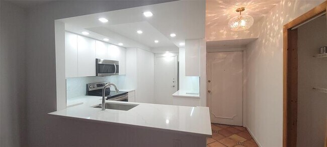 Building Photo - 6000 N Ocean Blvd