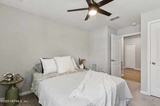 Building Photo - 66103 Edgewater Dr