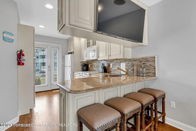 Building Photo - 1919 Bay Blvd