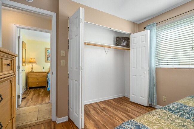 Building Photo - Fully Furnished 2 Bed/1.5 Bath, Maui Gardens Condo with Resort Amenities and Steps to the Beach!