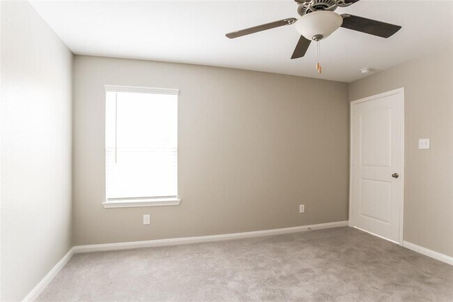 Building Photo - 27122 Leonardo Dr
