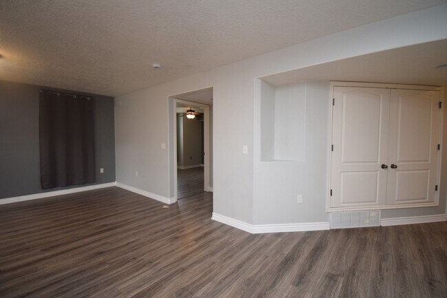Building Photo - Stylish 2 Bed 2 Bath Condo in Prime Draper Location!!!