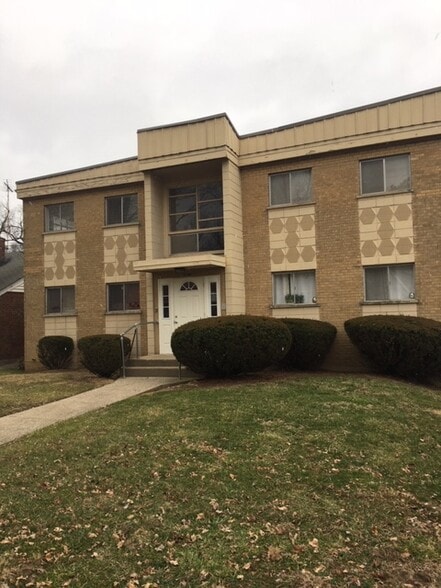 Front of Building - 4914 Charlemar Dr