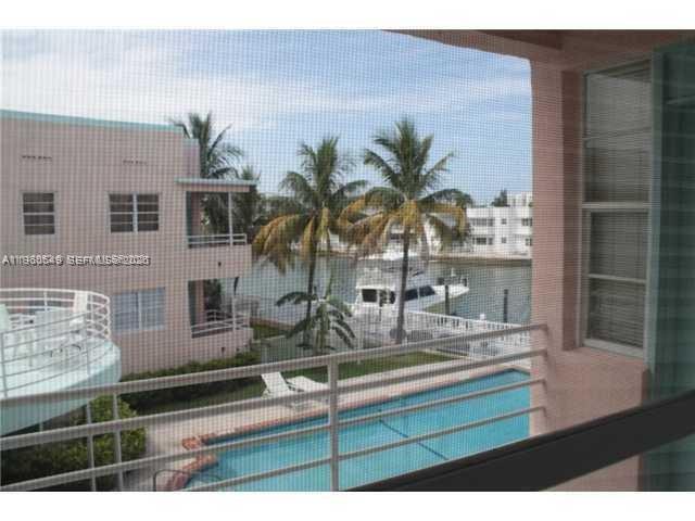 Building Photo - 6881 Bay Dr