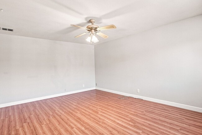 Building Photo - 4448 Irvington Ave