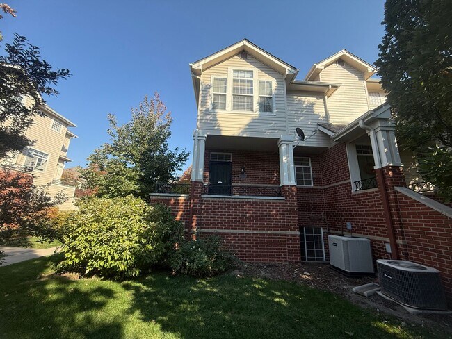 Building Photo - $O DEPOSIT OPTION. SPACIOUS 3-BEDROOM TOWNHOUSE IN KENSINGTON TOWNHOMES