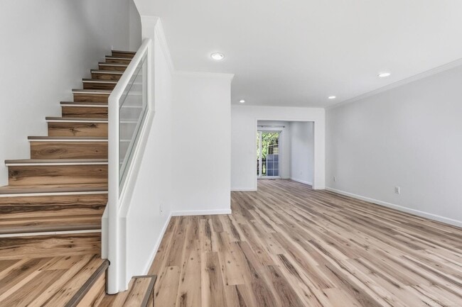 Building Photo - 1340 Kings Cove Dr E