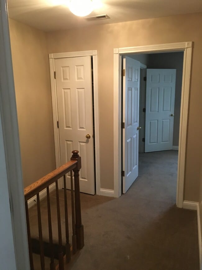 Building Photo - 426 College St