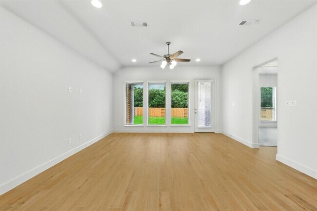 Building Photo - 177 Plumbago Loop