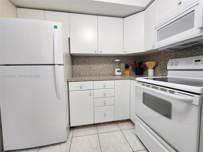Building Photo - 3505 S Ocean Dr