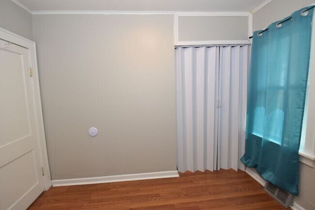 Building Photo - Mishawaka- near Bethel University, shoppin...