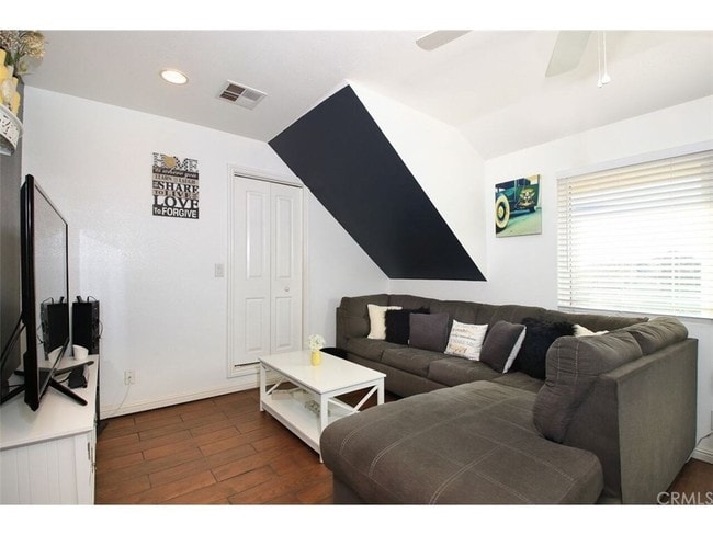 Building Photo - 2134 N Thomas St