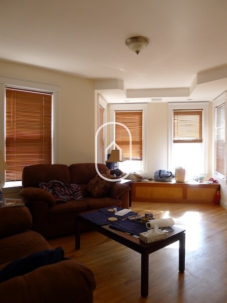 Building Photo - 12 Hillside St