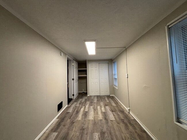 Building Photo - 3 Bedroom 1 Bath, Single Family Home, Lyell - Otis Neighborhood!