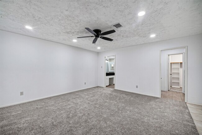 Building Photo - 3910 Chile Dr