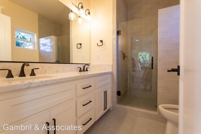 Building Photo - 2 br, 1.5 bath House - 1160 Leff Street