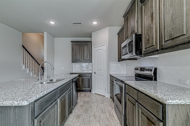 Building Photo - 327 Sweetspire Dr