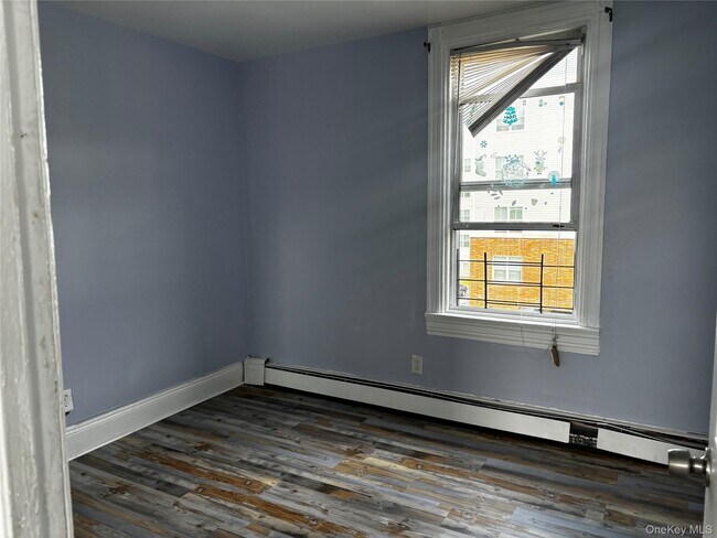 Building Photo - 79 Ravine Ave