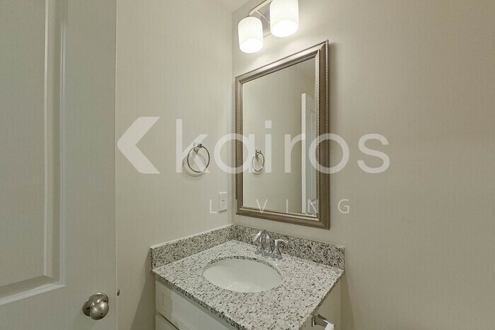 Building Photo - 2137 Banyon Cir