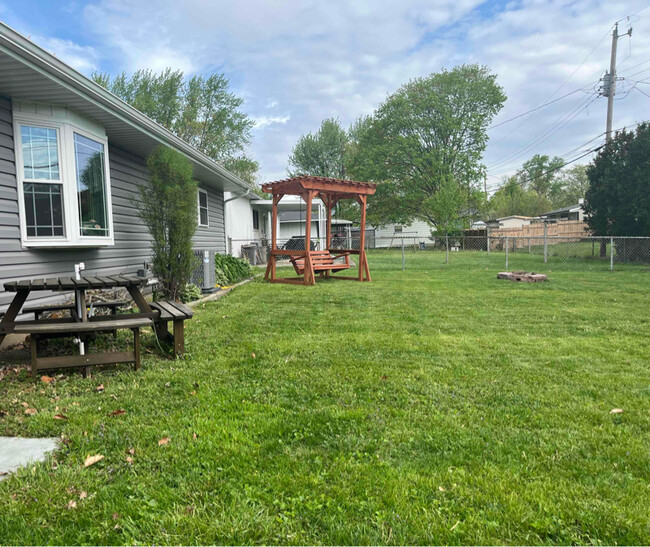 Building Photo - 3021 Chinook Ln